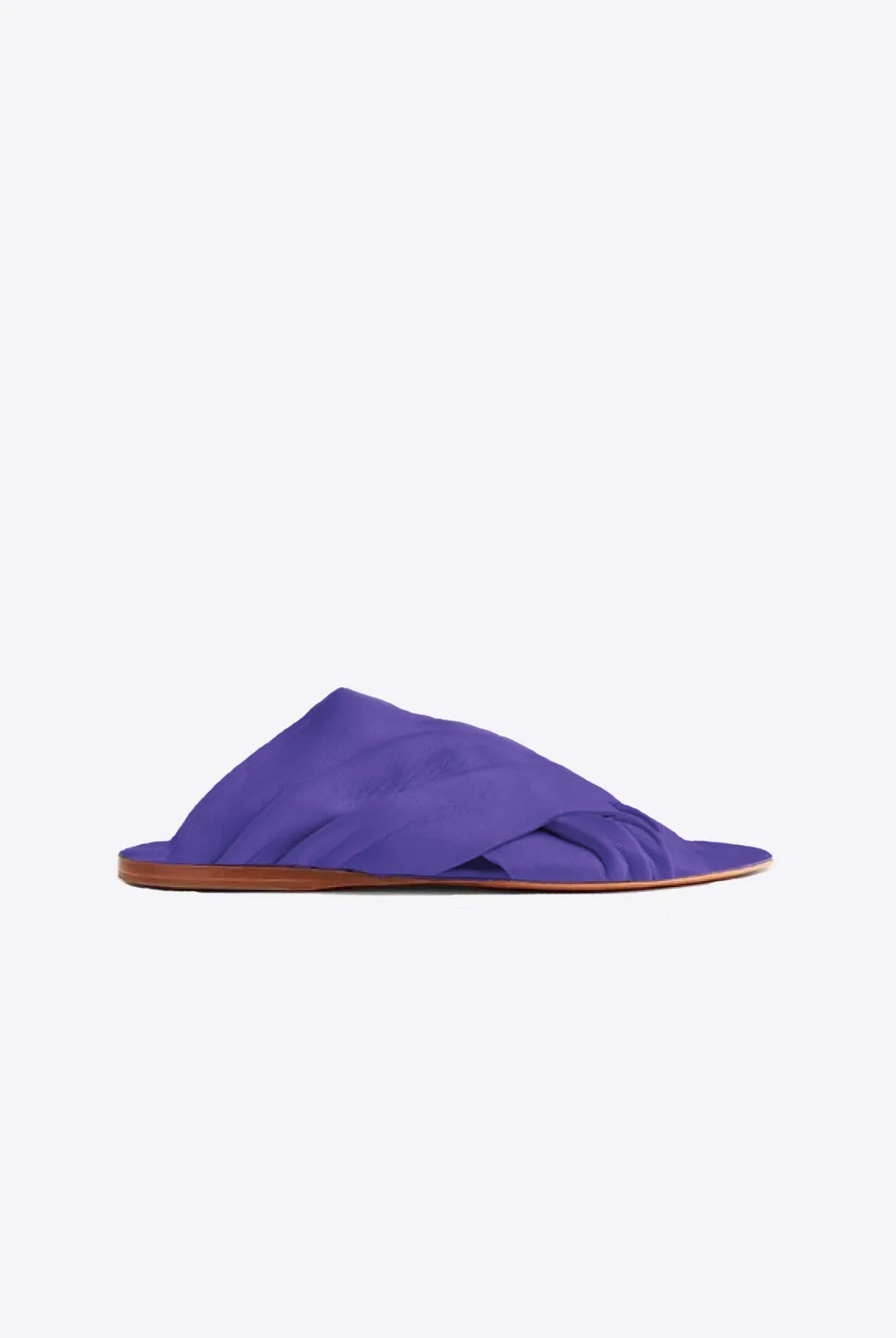 Sandal with crossover front in nappa